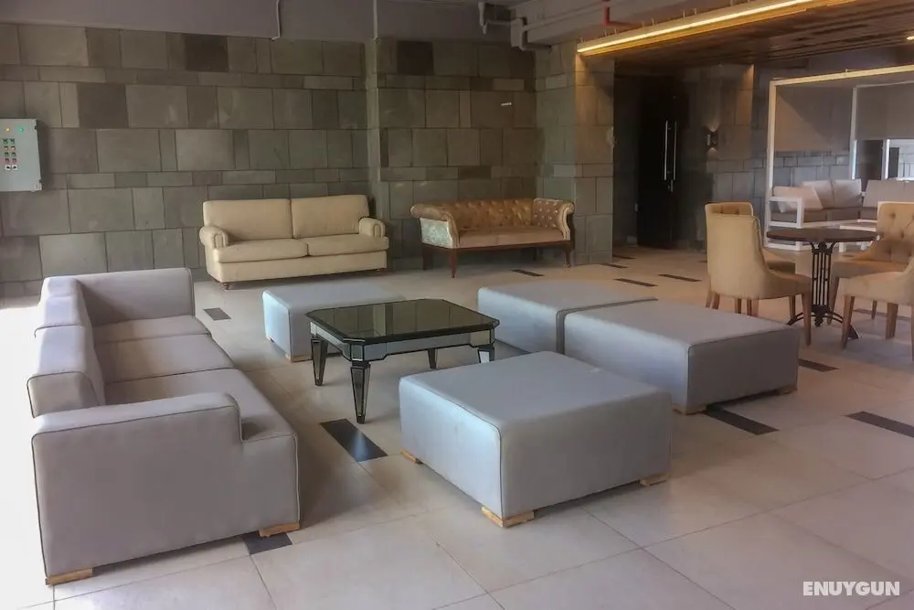 Fully Furnished With Comfort Design Studio Roseville Apartment - Lobi