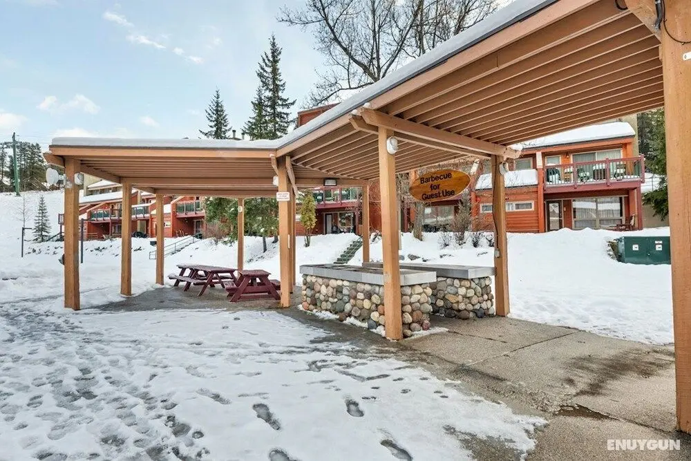 Fully RENOVATED Studio | Ski In/Out: Closest Condo to Lift | Pool & Hot Tubs - Dış Mekanlar