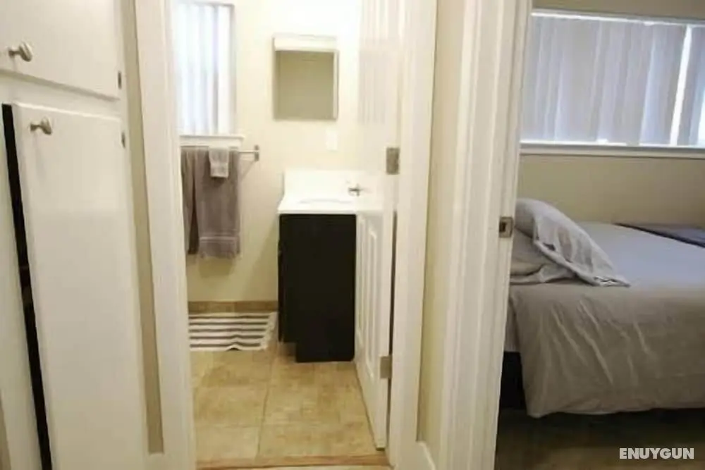 Furnished Washer & Dryer Near HWY 101 - Oda