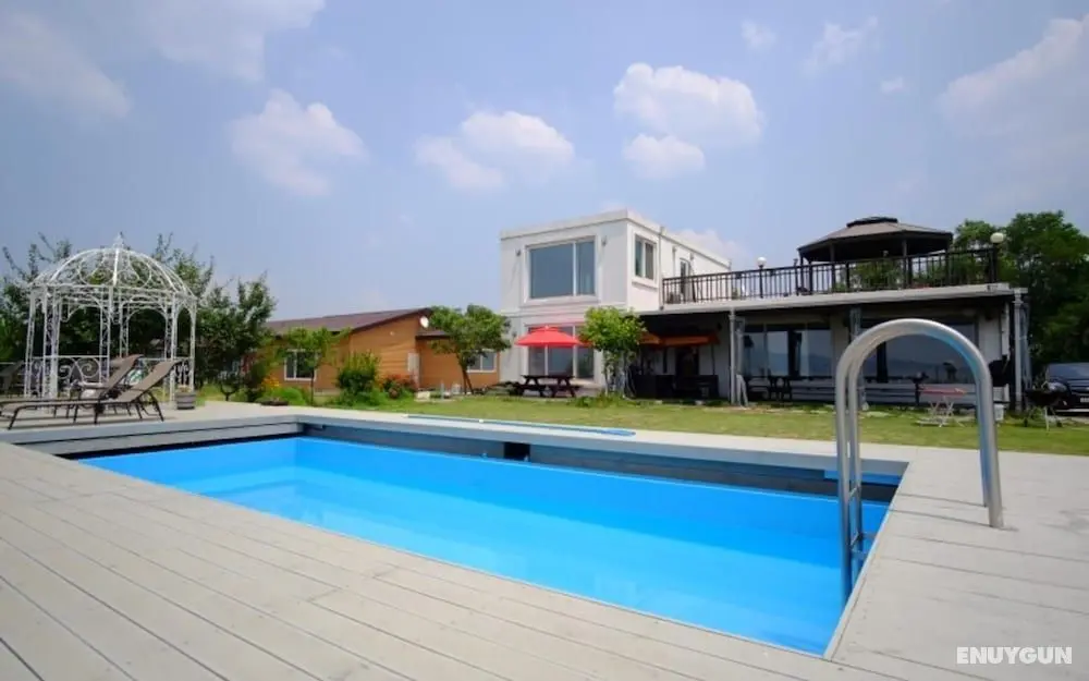 Ganghwado Sunsets and Ocean Pension - Öne Çıkan Resim