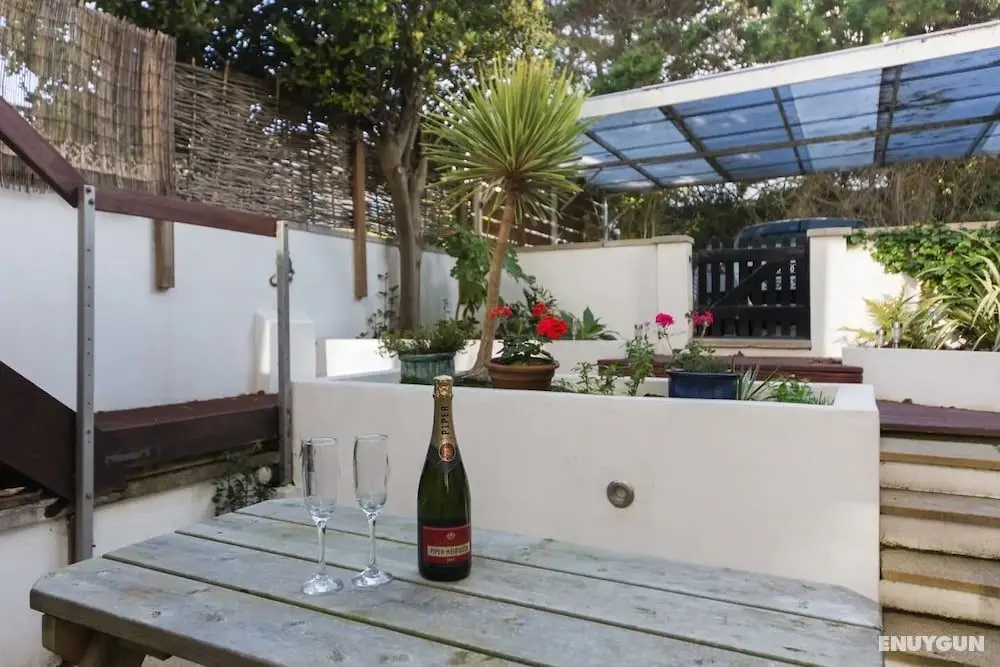 The Garden Apartment - Öne Çıkan Resim