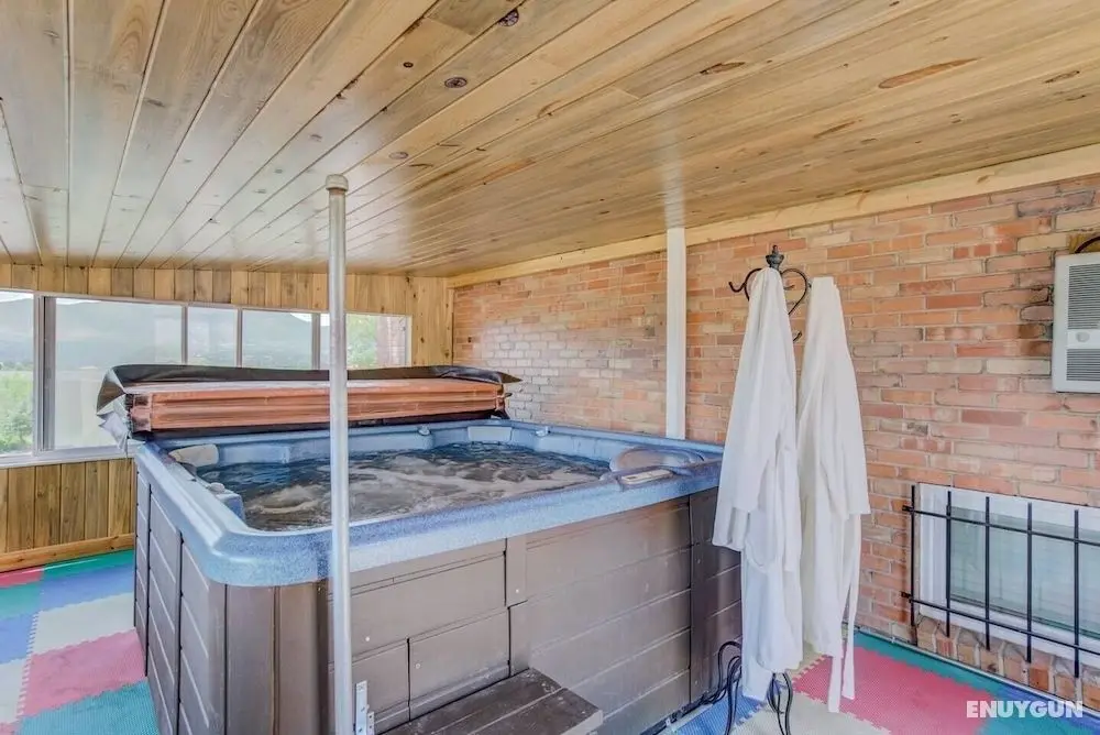 Garden-level Perfect Hot tub Fire Pit & More! - Öne Çıkan Resim