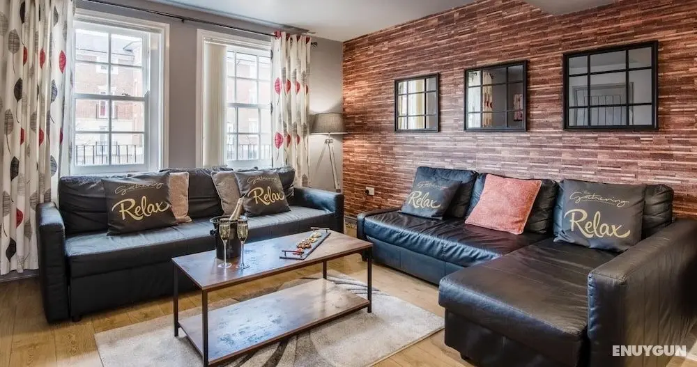 The Gathering Chester 3 Sleeps 14 Very Close to City Centre Racecourse Within Walls - Öne Çıkan Resim