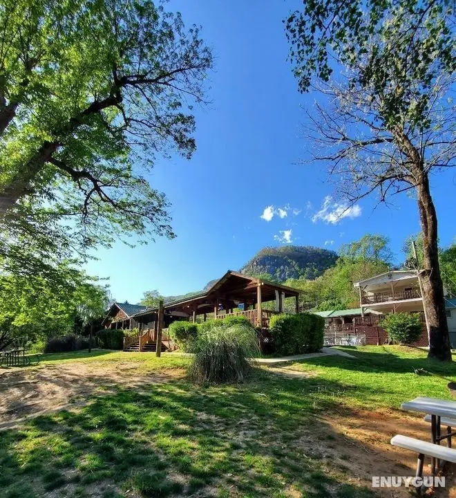 Geneva Hotel & Tiki Bar - Öne Çıkan Resim