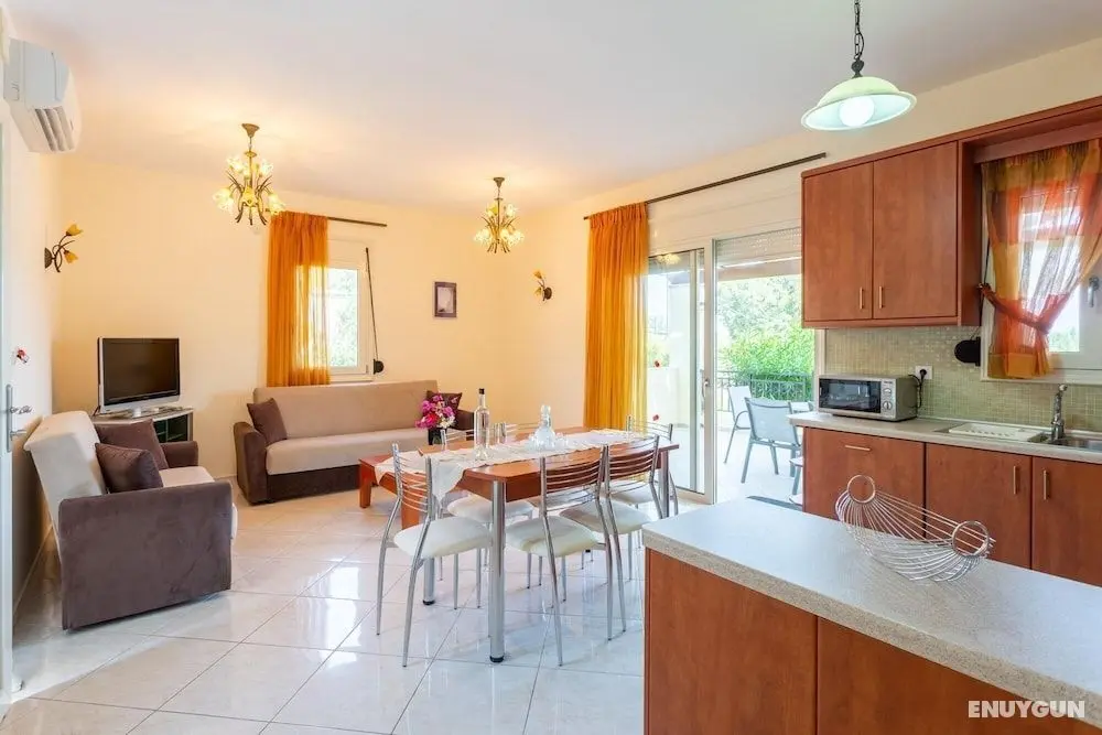 Villa Georgia Large Private Pool Walk to Beach A C Wifi Car Not Required - 1976 - Oda