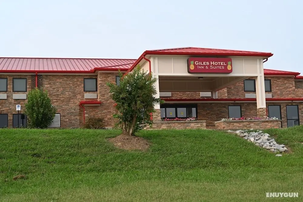 Giles Hotel Inn & Suites - Dış Mekan
