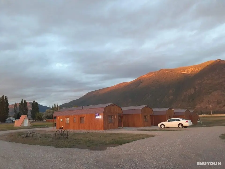 Glacier Acres Guest Ranch - Öne Çıkan Resim
