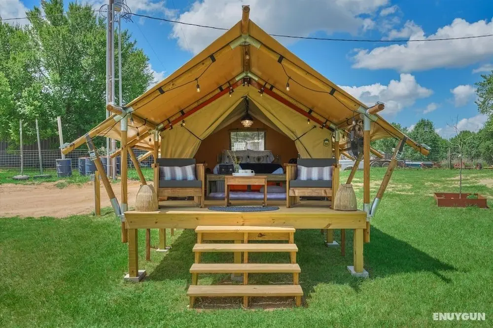 Glamping at BeeWeaver Honey Farm - Öne Çıkan Resim