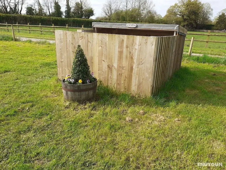 Glamping at the Retreat Wiltshire is Rural Bliss - Oda