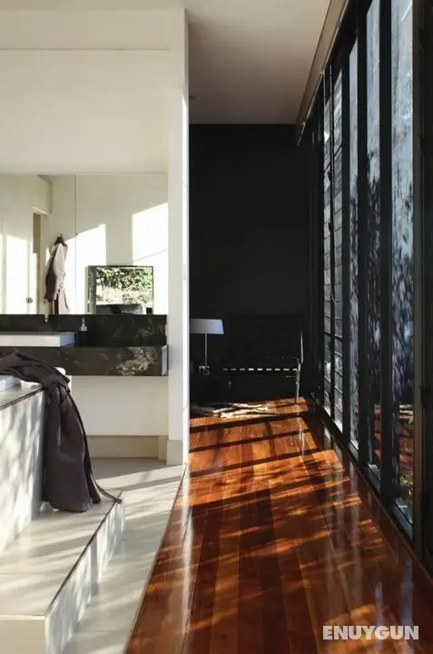 Glass on Glasshouse - Genel