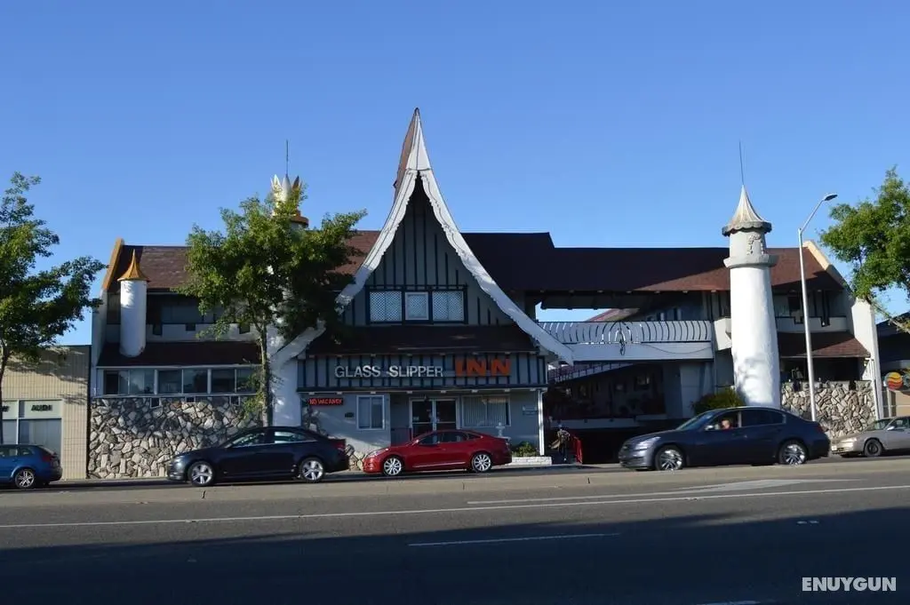 Glass Slipper Inn - Stanford Palo Alto - Öne Çıkan Resim