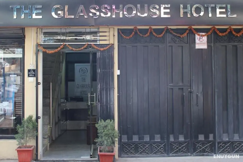 The Glasshouse Hotel & Hostel - Dış Mekan
