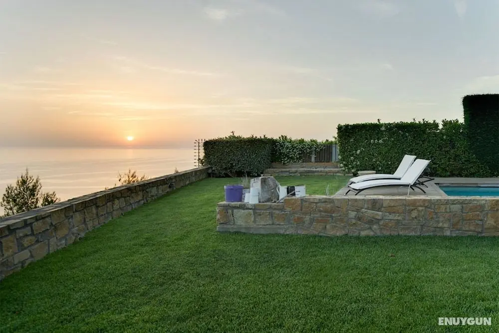 Gleize Amazing Sea View Villa - Oda Düzeni
