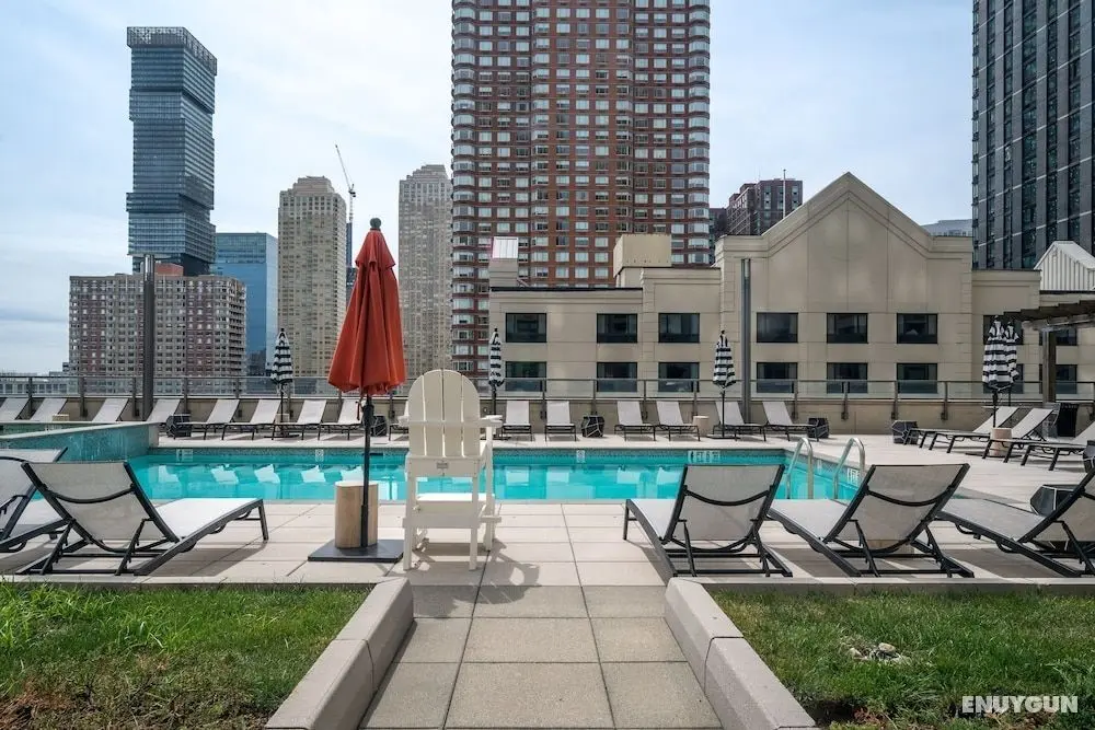 Global Luxury Suites Downtown Jersey City - Havuz