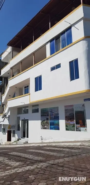Gloria - Galápagos Inn - Öne Çıkan Resim