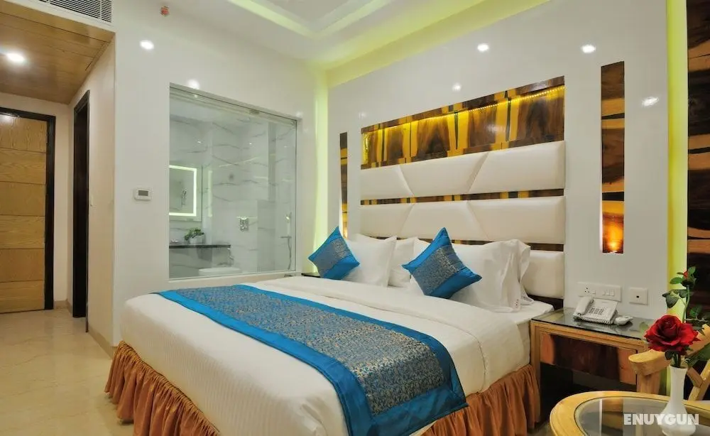 The Gold Regency - Öne Çıkan Resim