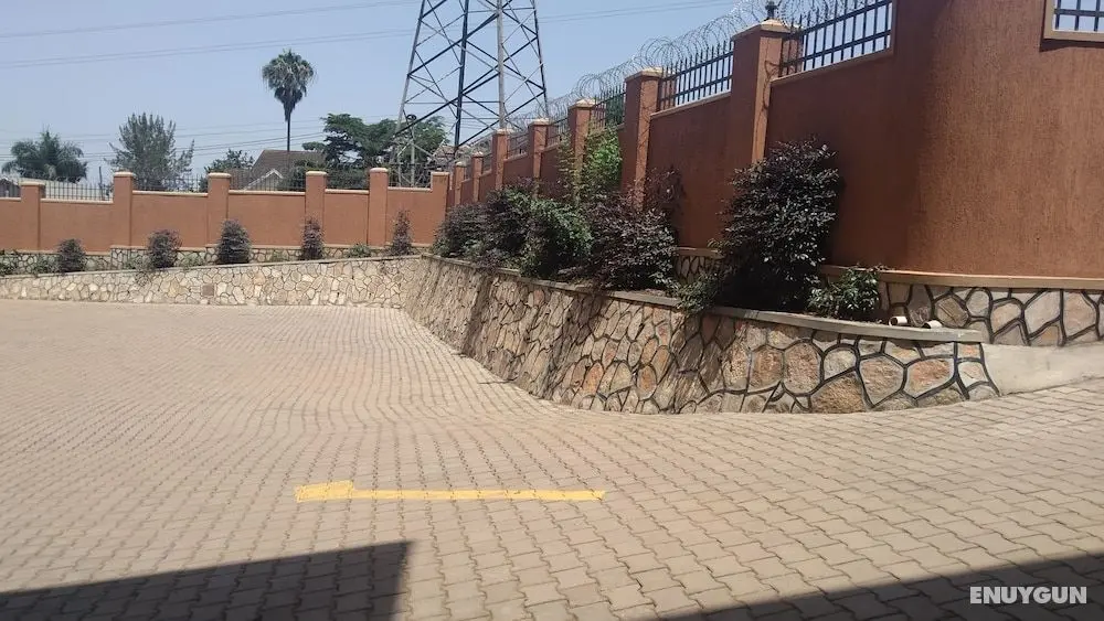 Golden Apartments Bukoto - Otopark