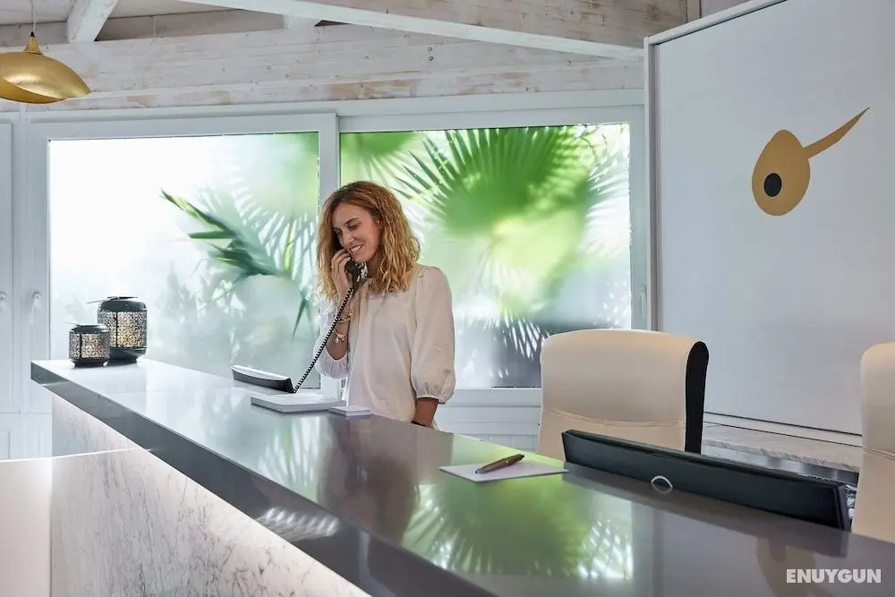 Golden Hotel & Apartments - Lobi