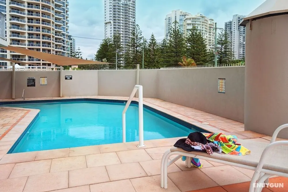Golden Sands Apartments - Havuz