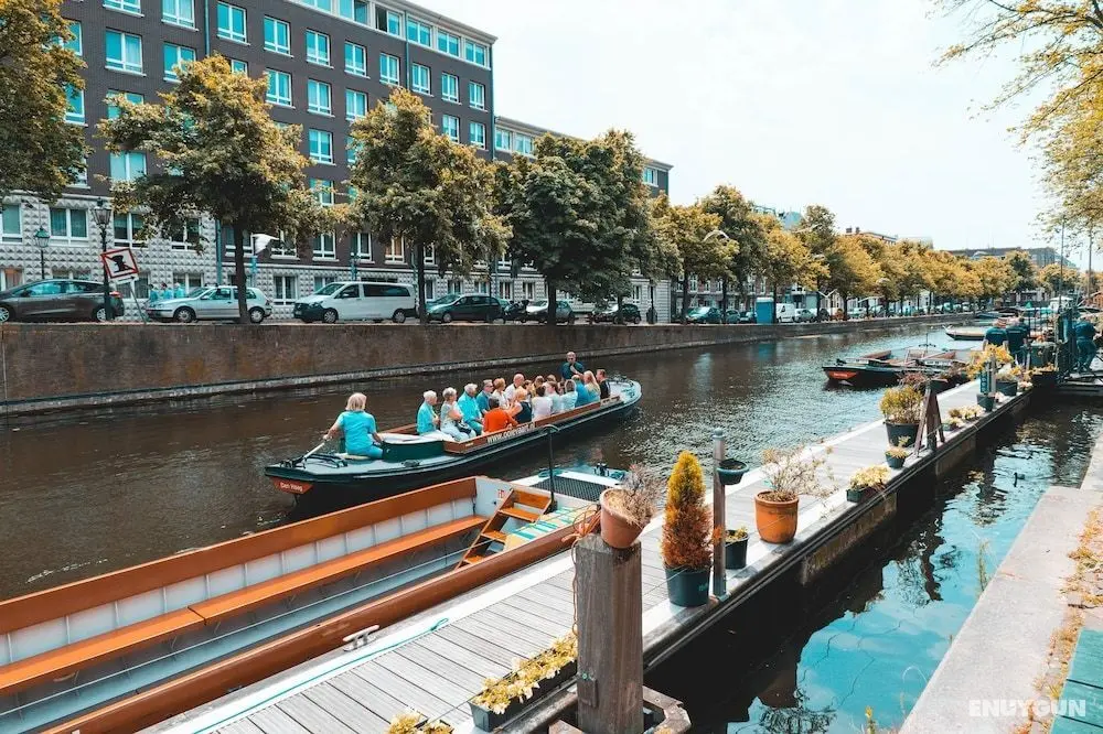 The Golden Stork - Hostel - Konum Öne Çıkanlar