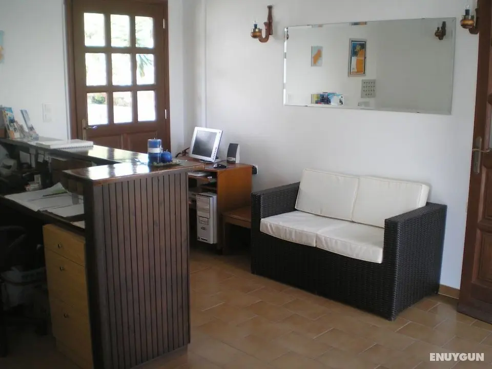 Golden Sun Hotel - Lobi