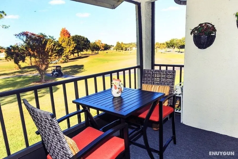 Golf Course View 2 Bedroom 2 Bath Condo! - Oda Düzeni