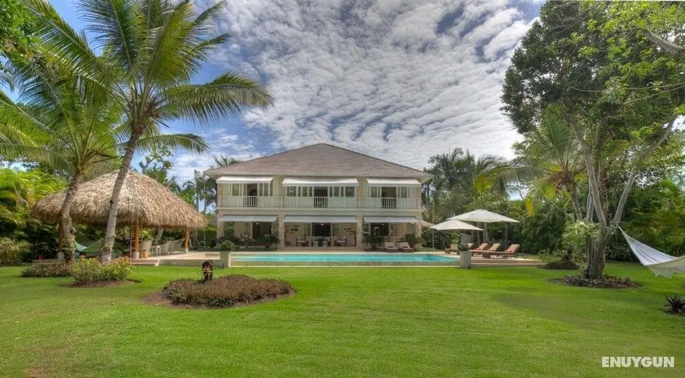 Golf-front Villa With Large Garden and Pool Area in Exclusive Beach Resort - Oda