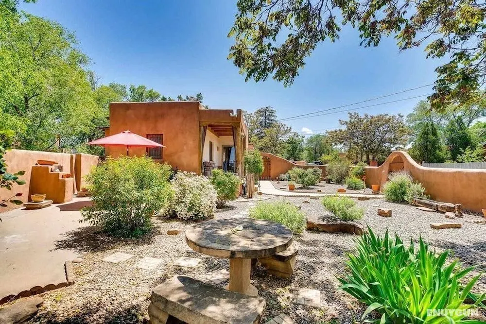 Gomez Gardens - Öne Çıkan Resim