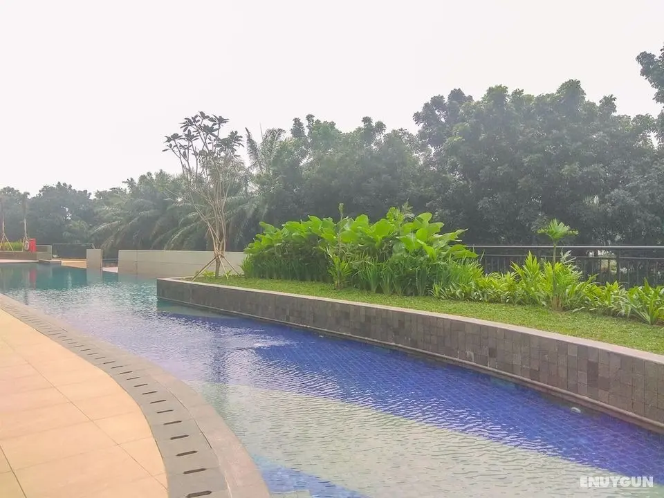 Good Deal 2Br At High Floor Transpark Cibubur Apartment - Havuz