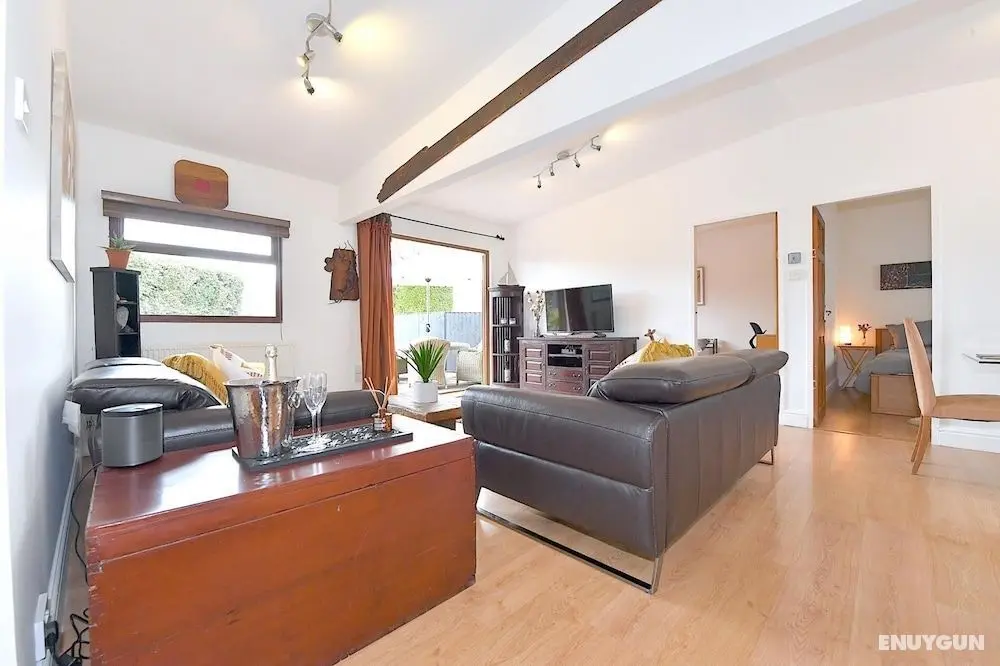 Gorgeous 3BD Cottage in the Heart of Guildford - Öne Çıkan Resim