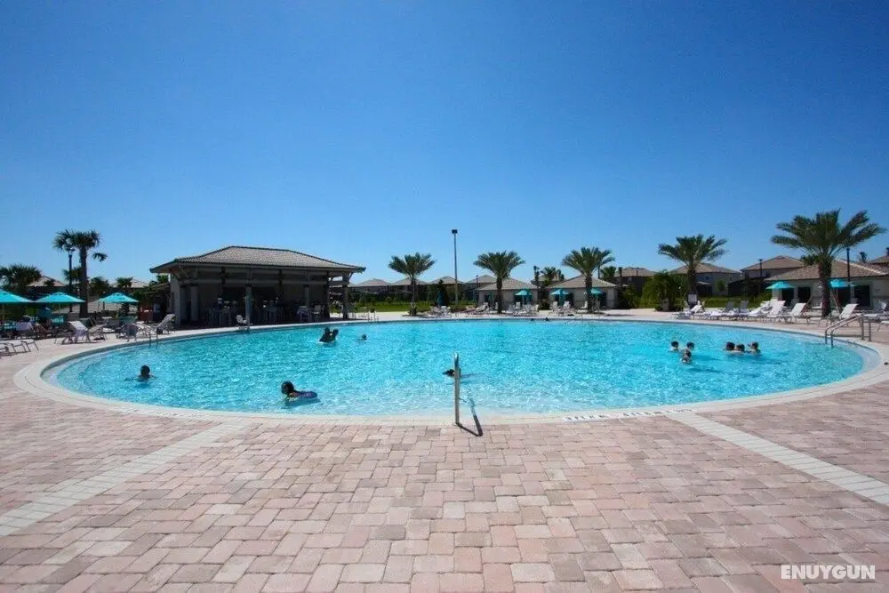 Gorgeous 9 Bedroom Pool Home Sleeps up to 24 People - Havuz