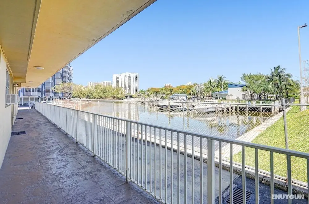 Gorgeous River-view Apartment Hallandale Beach :) - İç Mekan