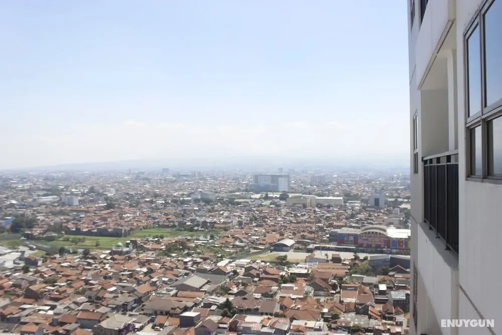 Gorgeous Studio at Mekarwangi Square Apartment with Mountain View - Dış Mekan