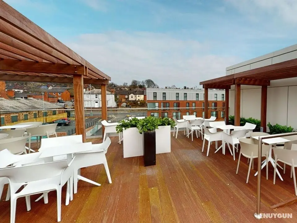Gorgeous Studios - NEWCASTLE UNDER LYME - Dış Mekanlar