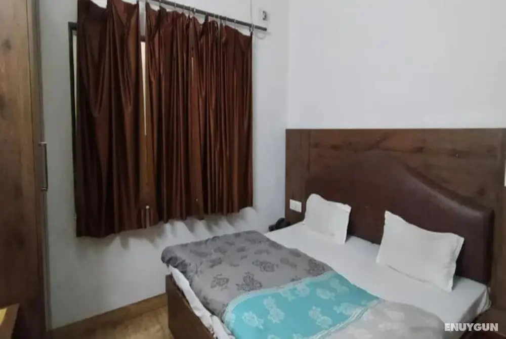 Goroomgo Supreme Guest house Dehradun - Oda