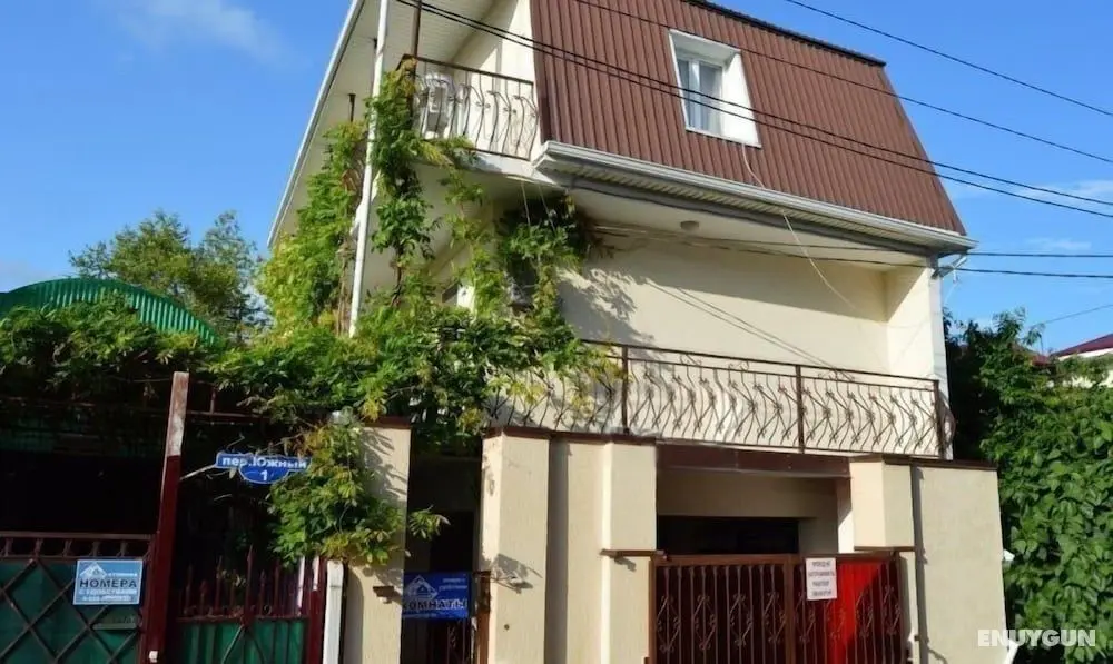 Gostevoy dom South - Öne Çıkan Resim