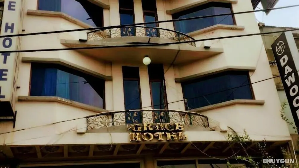 Grace Hotel and Restaurant Faisalabad - Dış Mekan