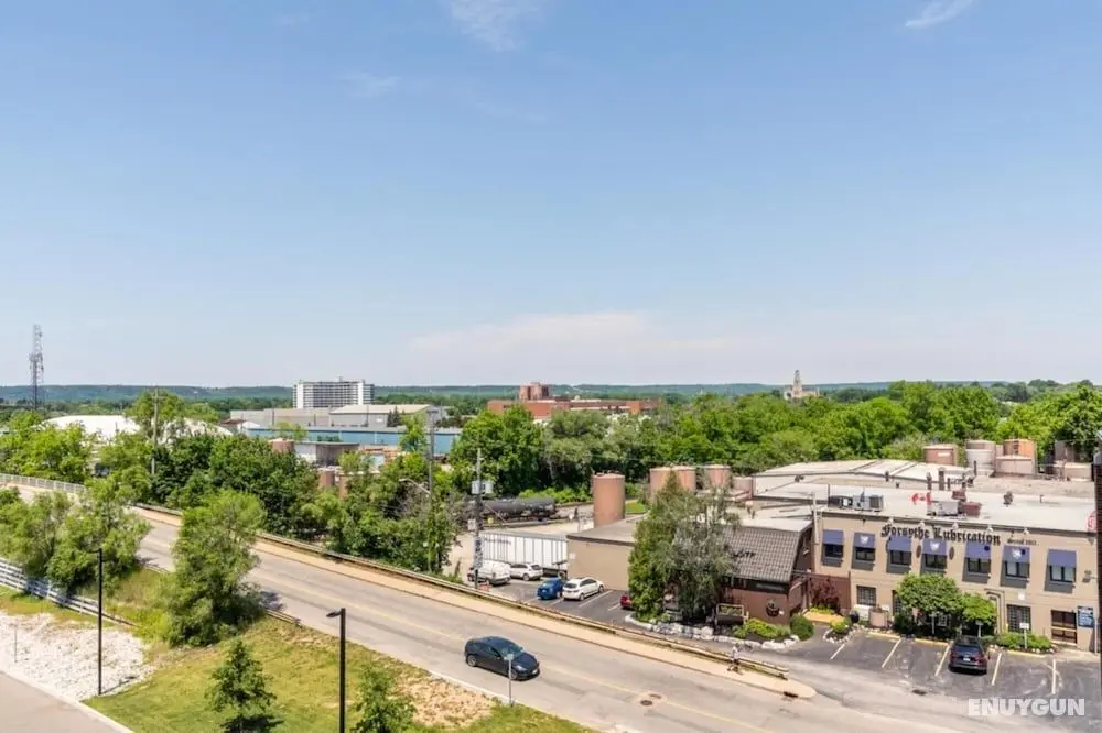 Grand 2Br Dundurn Loft Rooftop Terrace With Sunbeds Parking Gym - Oda