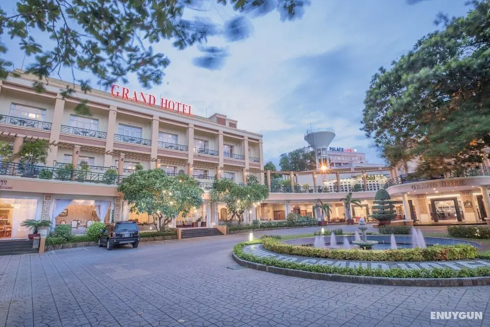 Grand Hotel - Dış Mekan