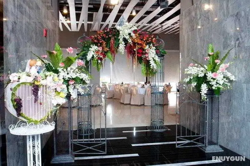 Grand Howard Hotel - Genel