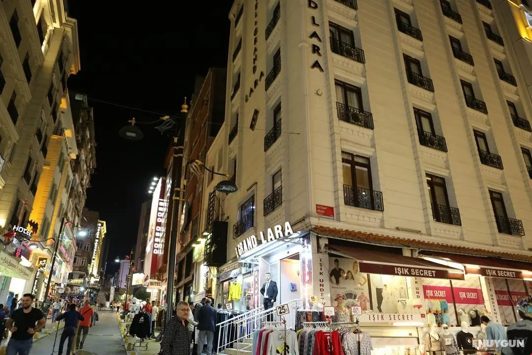 Grand Lara Hotel - Gece Görünümü