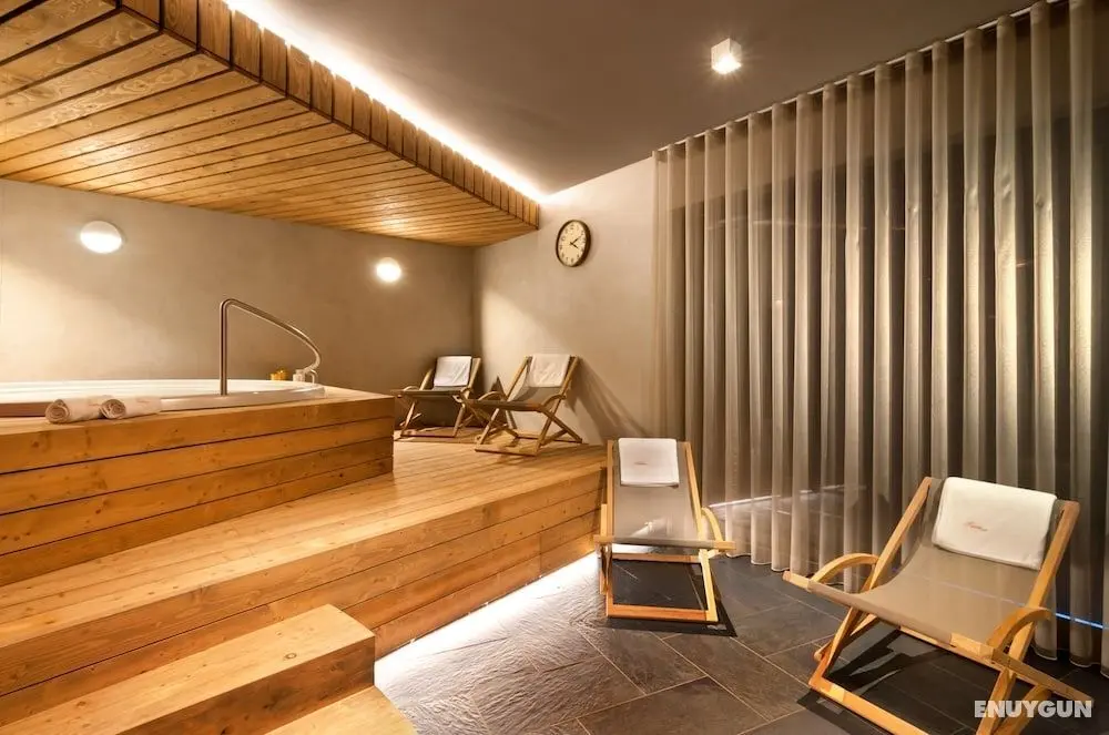 Hotel Grand - Öne Çıkan Resim