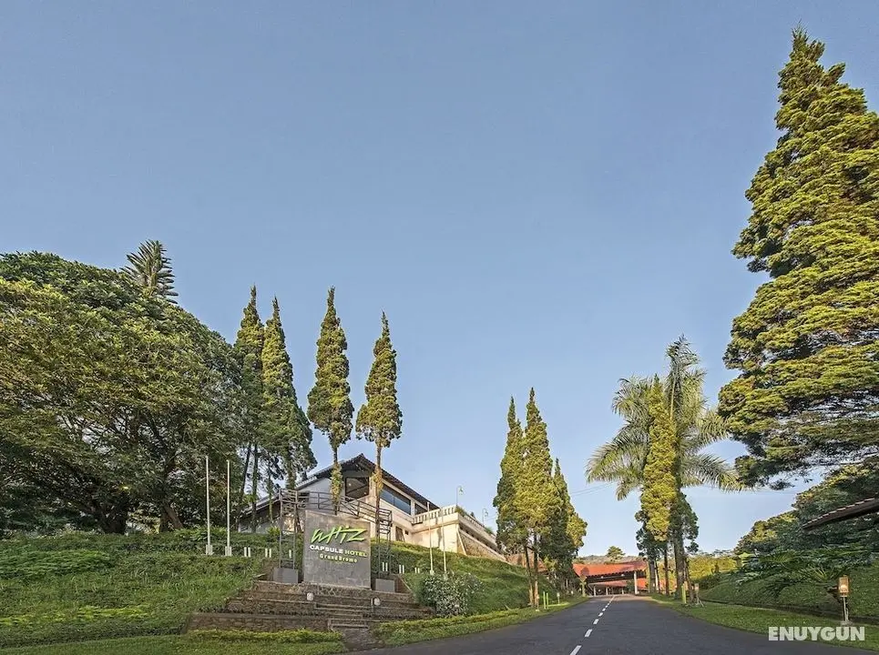 Grand Whiz Hotel Bromo - CHSE Certified - Dış Mekan