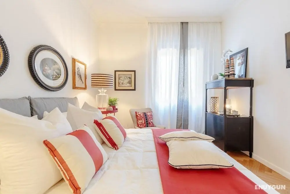 Graziella Luxury Apartment 2 Bedrooms Terrace and Private Parking Downtown Lucca - Oda