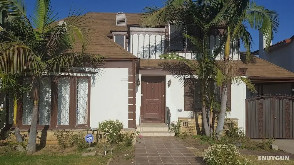 Great 2 Floor house in Beverly-wood - Öne Çıkan Resim