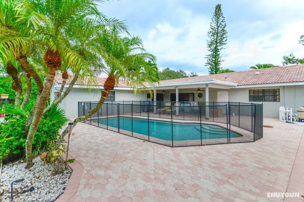 Great 3BR family house. Pool n Billiards - Öne Çıkan Resim