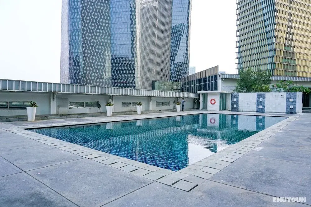 Great Choice and Spacious 3BR at The Empyreal Apartment - Havuz