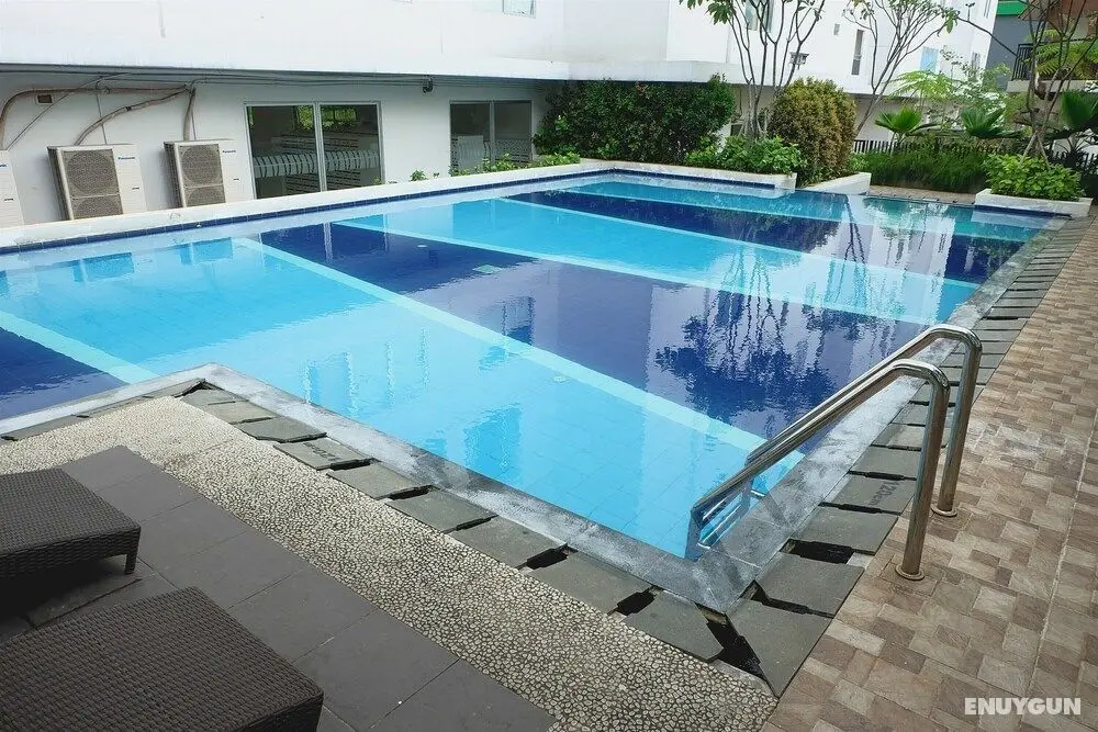 Great Location And Comfy 2Br At Bassura City Apartment - Havuz