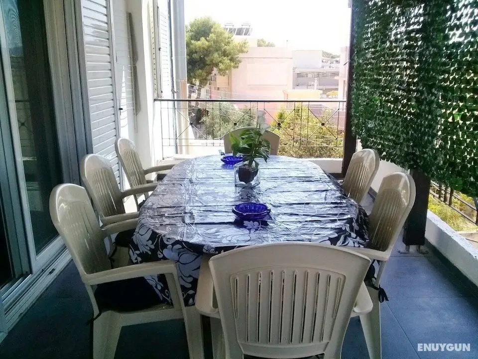 Greek Hospitality - Öne Çıkan Resim