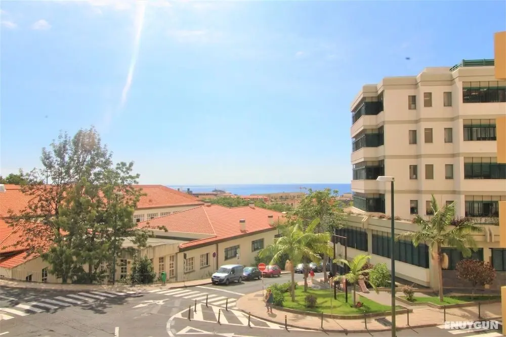 Grey Apartment in City Center with Sea View - Oda Manzaraları